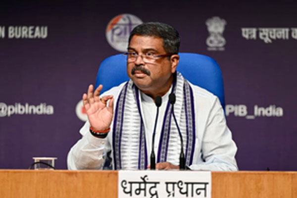 Rahul Gandhi is not used to listening to the truth running away is his way Dharmendra Pradhan - Delhi News in Hindi