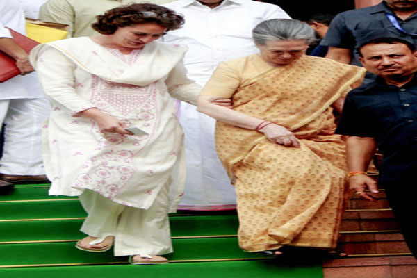 Sonia Gandhi to campaign for daughter Priyanka from Wayanad seat - Thiruvananthapuram News in Hindi