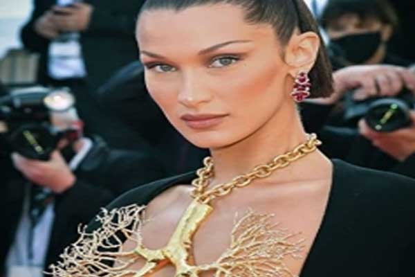 Topless Bella Hadid gets spray-on dress on runway - Masala Gossips in Hindi