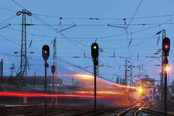 Railways to use Artificial Intelligence for preventing signal failures - Delhi News in Hindi