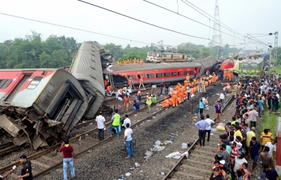 Odisha train accident: Special train carrying stranded passengers leaves for Chennai - Bhubaneswar News in Hindi