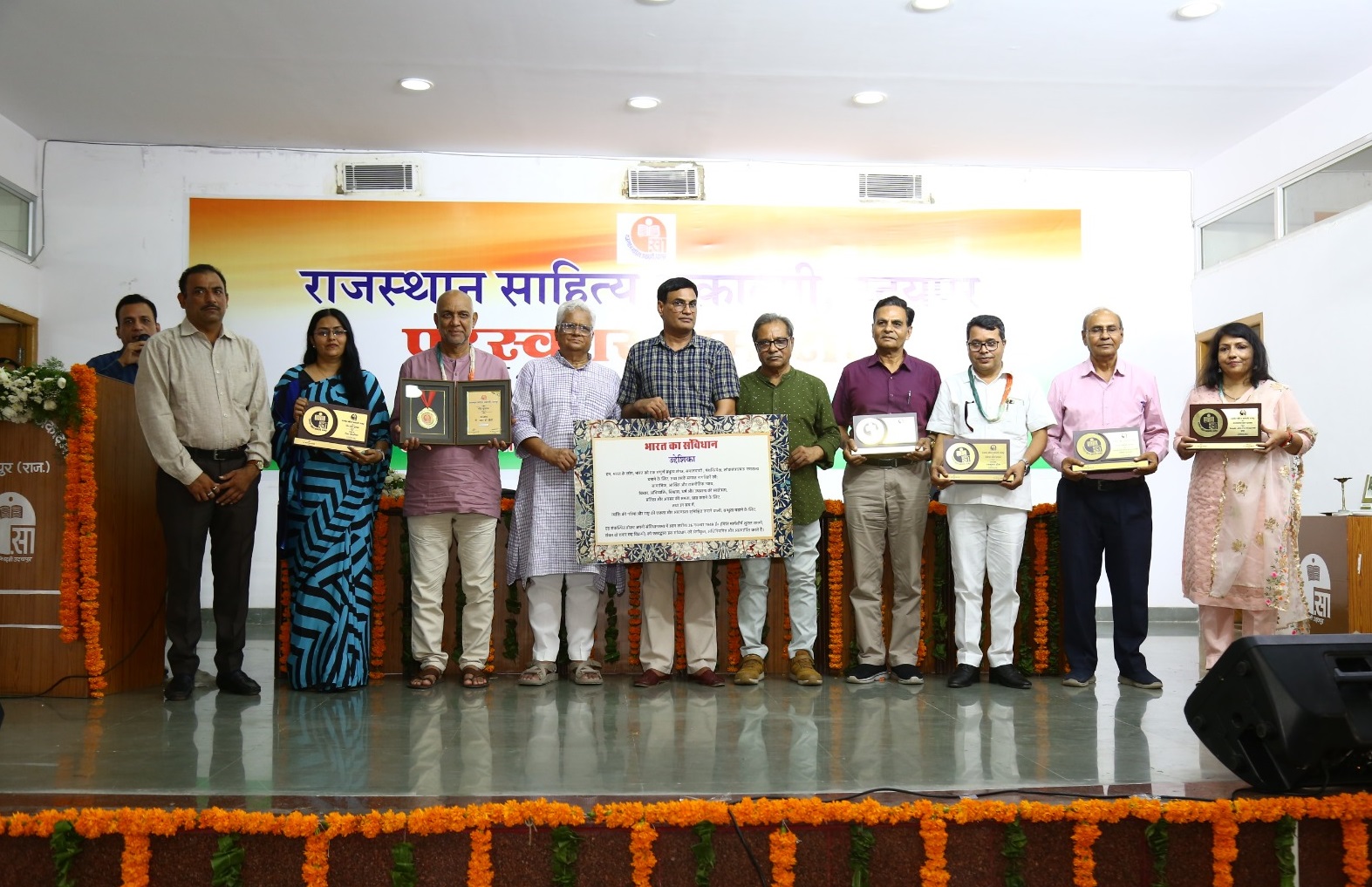 The highest Meera Award was given to Dr. Padmaja Sharma of Jodhpur, Govind Mathur of Jaipur and Dr. RD Saini - Udaipur News in Hindi