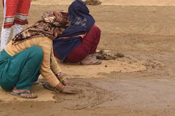 Why is it smeared with cow dung to sanctify the place - Jyotish Nidan in Hindi