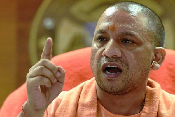 UP: इंजीनियर पकड़ेंगे आवारा पशु, आदेश वापस