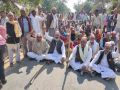 Uttar Pradesh: fasting farmers blocked road