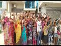 karauli news : demonstration of Women on the Home of city Council Chairman in Hindaun City