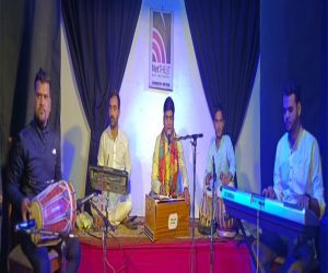 I came to the internet to seek shelter. - Hindi News